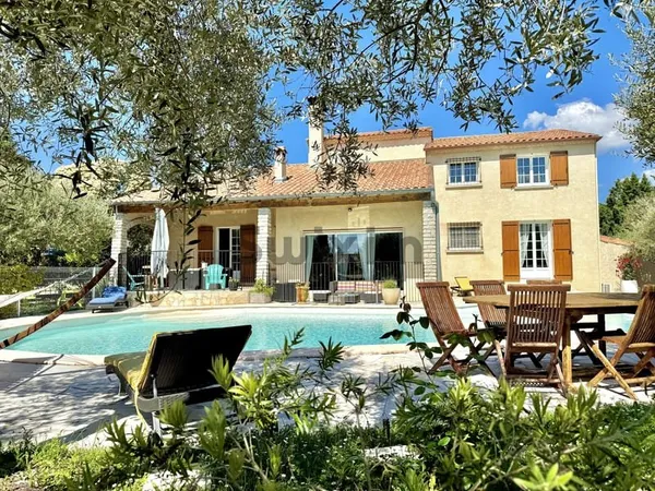 Villa familiale aux volumes généreux - piscine - A l'abri de