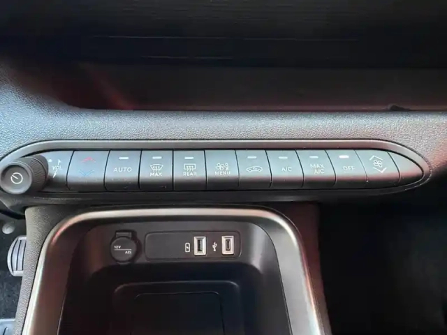 Jeep Avenger 1.2 turbo t3 100ch altitude — photo 12
