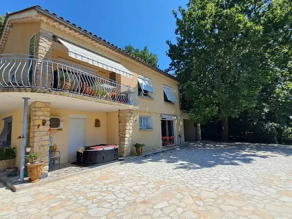 Maison de 147 m2 habitable sur 1660 m2 de terrain clos et ar