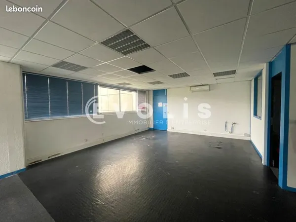 Local d'activité 926 m²