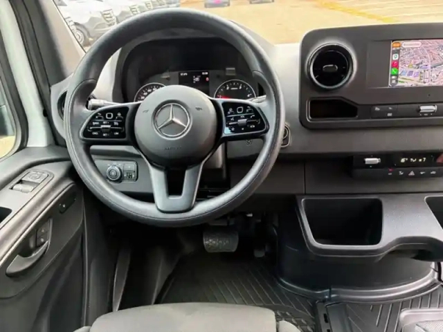 Mercedes Sprinter 317 cdi fourgon 37s l2h2 170ch — photo 24