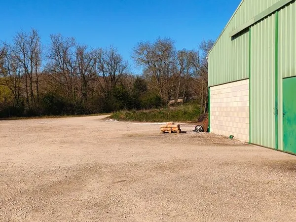 Location dépôt 250m2