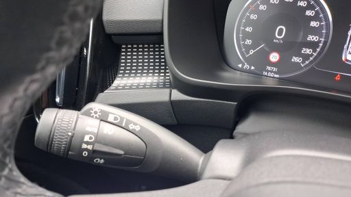 Volvo XC40 1.5 T5 Recharge 180 + 82ch DCT7 - R-Design – 2022 – 82500 km – Hybride rechargeable – Boîte Automatique — photo 7