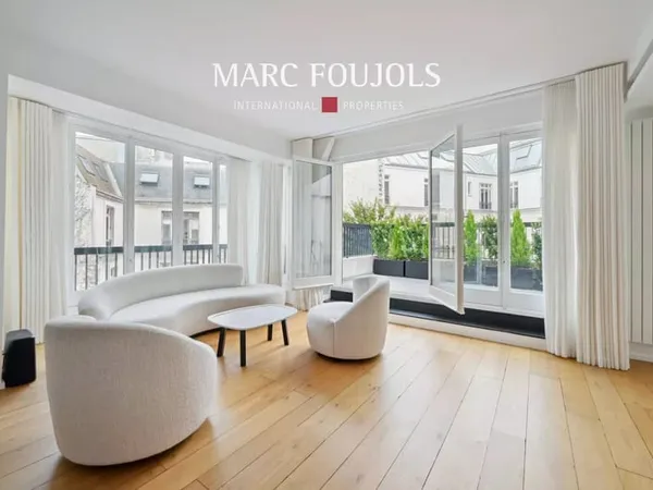 Paris VIII Avenue Montaigne Triangle d'Or - Appartement au 6è étage avec terrasse - 3 chambres- Vue 
