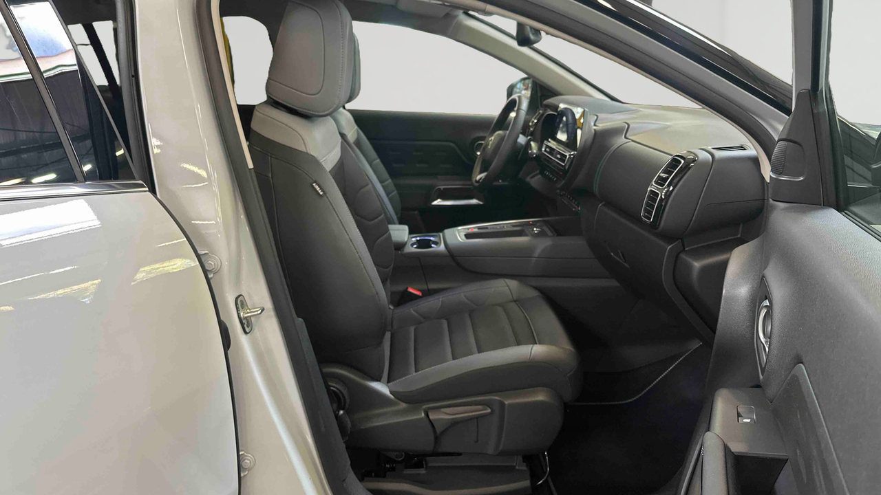 Citroen C5 Aircross Hybride 136 e-DCS6 — photo 32