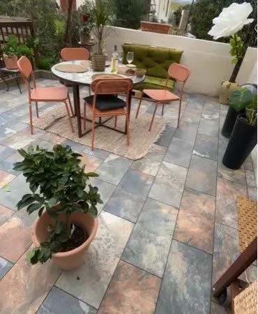 Studio meublé 30 m² avec terrasse 30 m² + climatisation - disponible 15 octobre à juin
