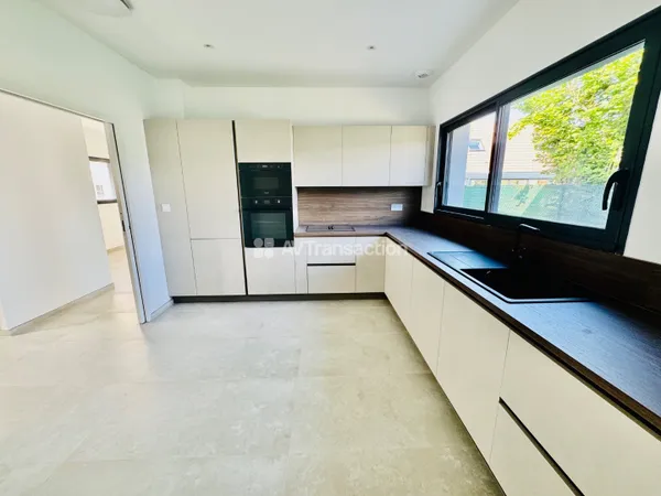 Belle maison recente contemporaine