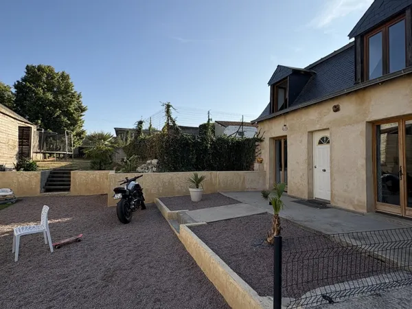 Aux portes de Doué-en-Anjou  Maison de charme avec jardin