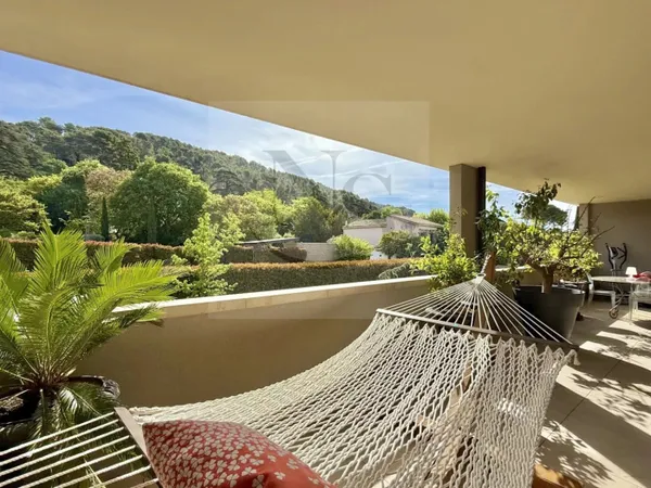 AIX-EN-PROVENCE / APPARTEMENT AVEC TERRASSE ET GARAGE RÉSIDENCE