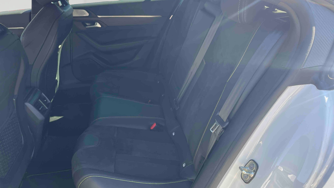 508 Hybrid4 360 e-EAT8 Peugeot Sport Engineered — photo 18