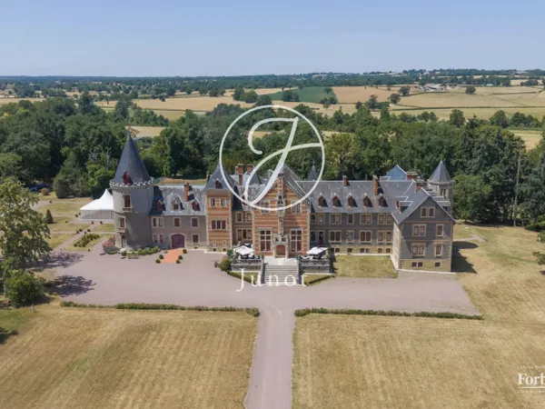 Lurcy Lévis- ALLIER- château XVème , XIXème, 3800m²- parc de 23h