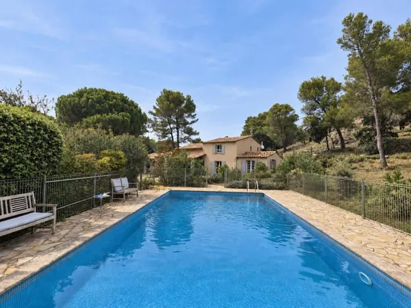Maison de charme rénovée avec piscine au coeur du Luberon