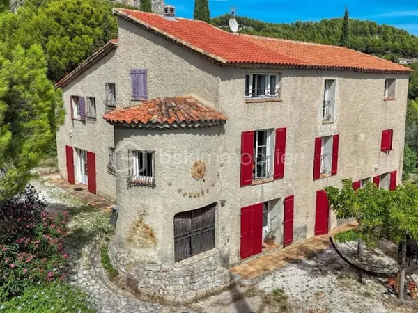 Maison 10 pièces 265 m²