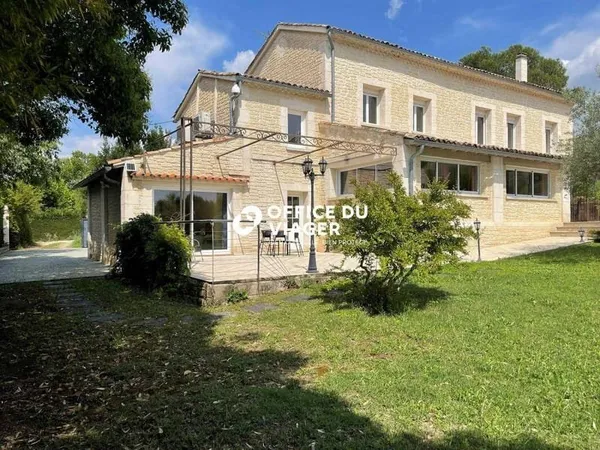 Maison 5 pièces 210 m²