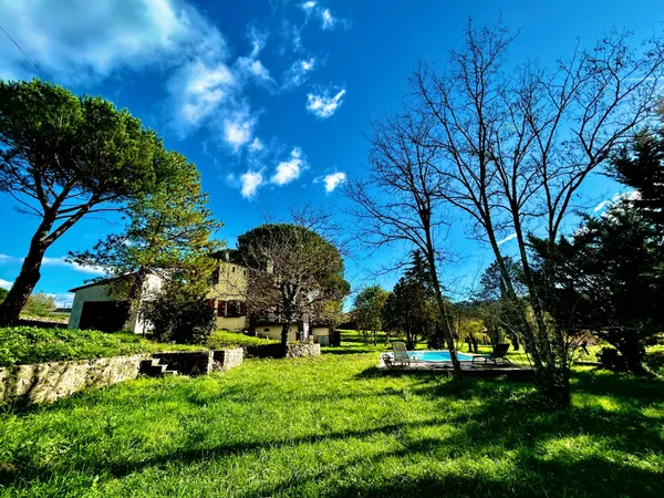 Maison 98 m2 sur terrain 4350 m2, piscine, garage, atelier