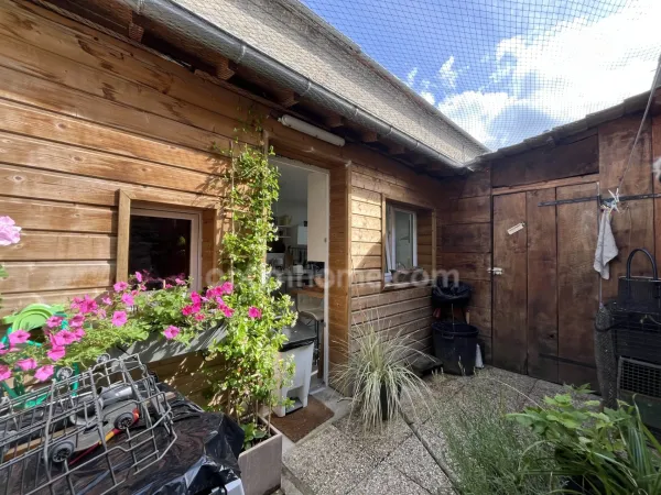 TOUQUES CENTRE - MAISON DE CHARME EN PIERRE - 65 m² - 2 CHAMBRES - TERRASSE INTIME DE 12 m²