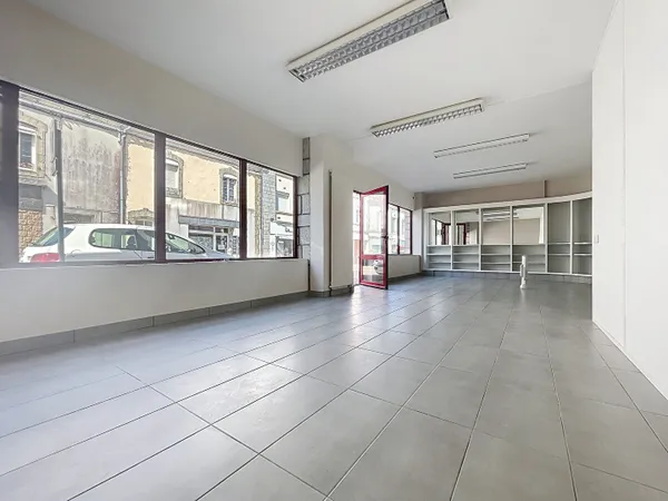 Local 4 pièces 140 m²