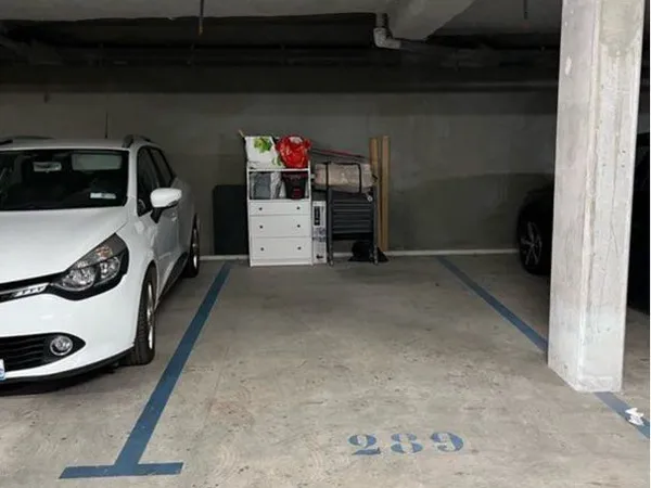 Place de parking dans résidence sécurisée