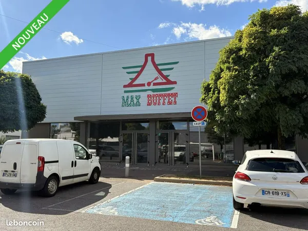 Local commercial 821 m²