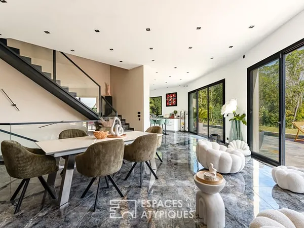 Maison d'architecte contemporaine de 410 m² avec piscine chauffée