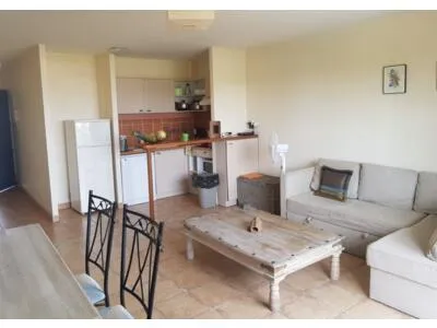LE GOSIER, POINTE DE LA VERDURE T2 Duplex meublé de 63 m² avec piscine et jardin