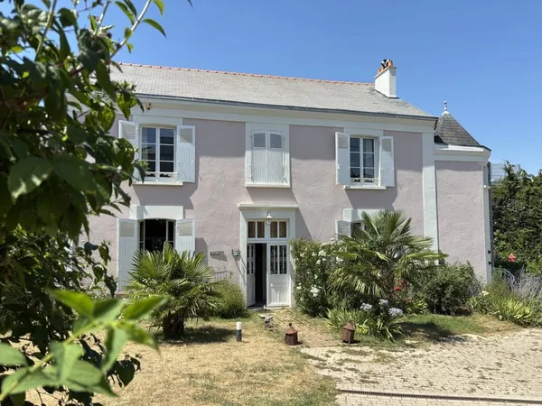 ANGERS/NEY BELLE MAISON DE FAMILLE AVEC GRAND JARDIN
