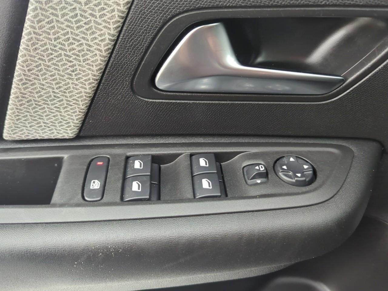 Citroën C4 puretech 130 eat8 plus — photo 26