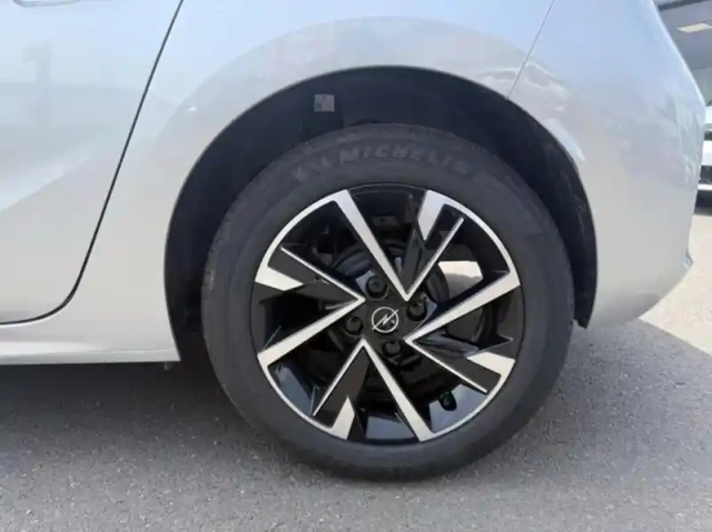 Opel Corsa 1.2 turbo 100ch gs — photo 9