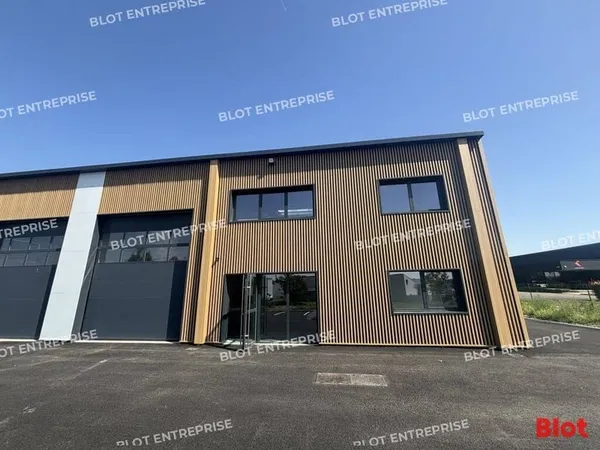 Entrepôt 349 m²