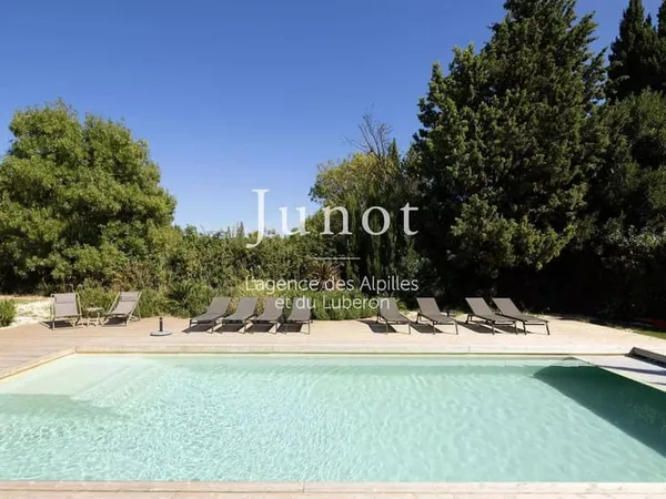 Maison 6 pièces 252 m²