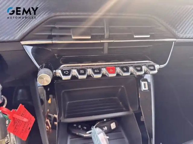 Peugeot 208 puretech 100 s&amp;s bvm6 — photo 29
