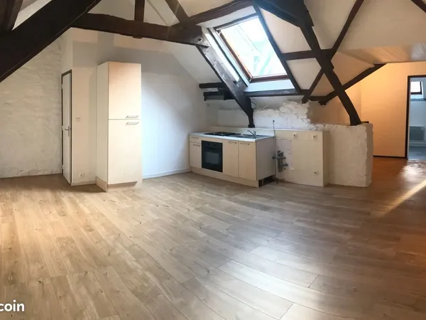 PAP : grand T2 à louer dans le bourg de Theix avec garage