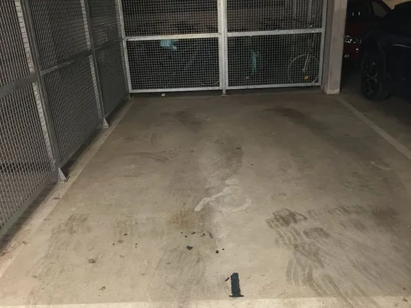 Place de parking PMR en sous-sol - Villeneuve-le-Roi