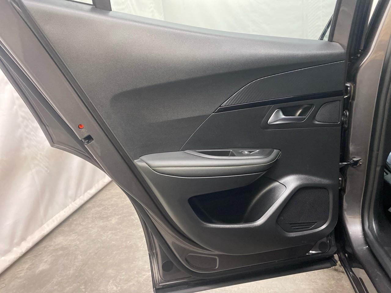 Peugeot 2008 puretech 130 s&s eat8 gt — photo 27