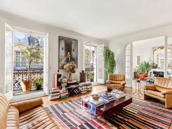 Vends t6 et plus - 210.3 m² - Paris 9Ème