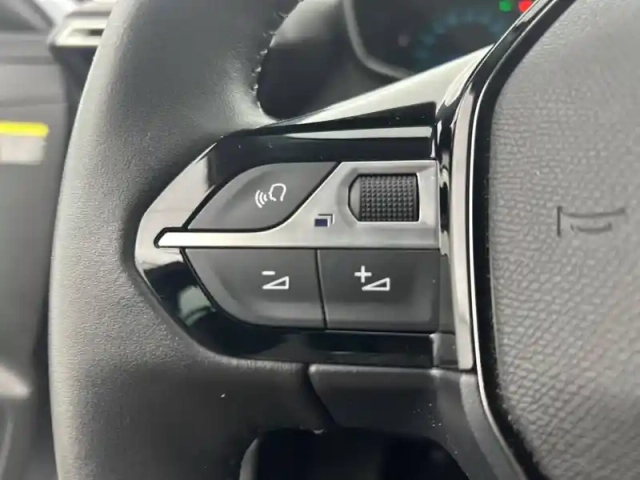 Peugeot 208 electrique 50 kwh 136ch — photo 15