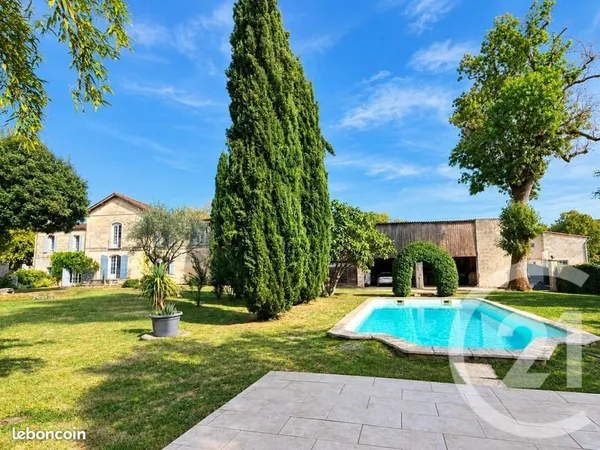 Maison 14 pièces 365 m²
