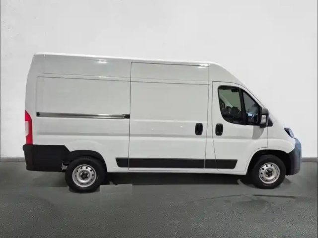 Peugeot Boxer fgn tole 3.3 t diesel l2h2 140 ch manuelle — photo 4