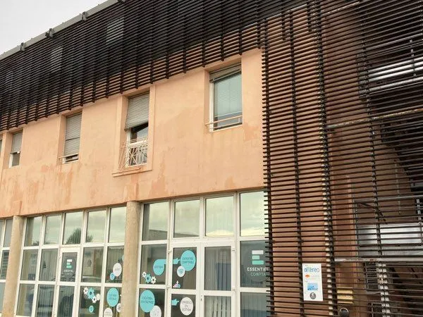 Locaux commerciaux / professionnels 90m2 Venelles Rd Pont Gare