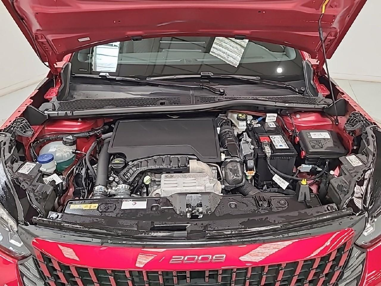 Peugeot 2008 puretech 130 s&s eat8 allure — photo 15