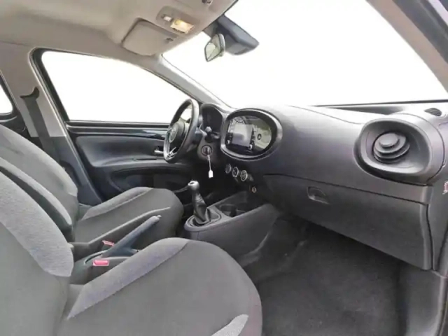 Toyota Aygo x 1.0 vvt-i 72ch dynamic — photo 9