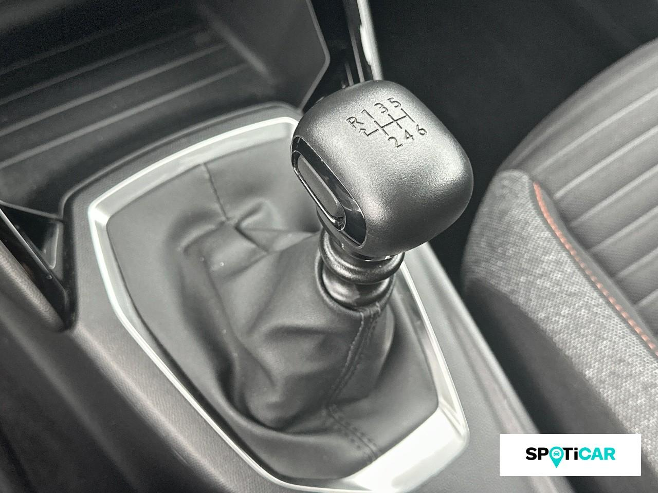 Peugeot 2008 1.2 puretech 100ch s&s active pack — photo 14