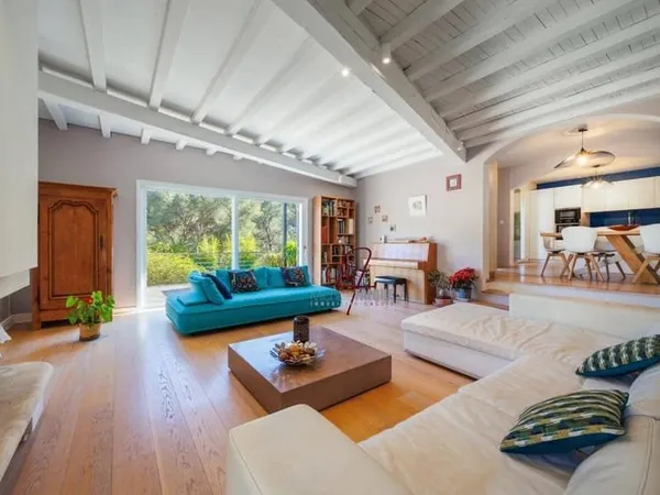 Villa 6 pièces 205 m²