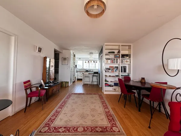 Appartement de standing 84 m2 dans résidence sécurisée, calme, 3 chambres, place parking, quartier c