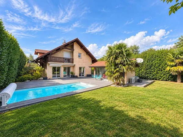 Maison 7 pièces 210 m²