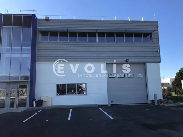 Local d'activité 450 m²
