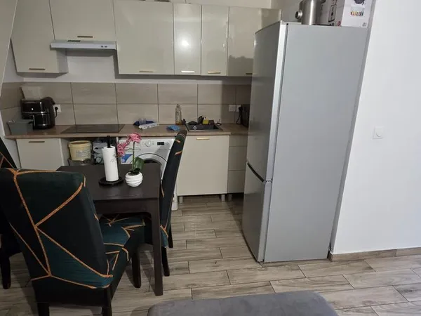 Colocation dans appartement de deux pièces