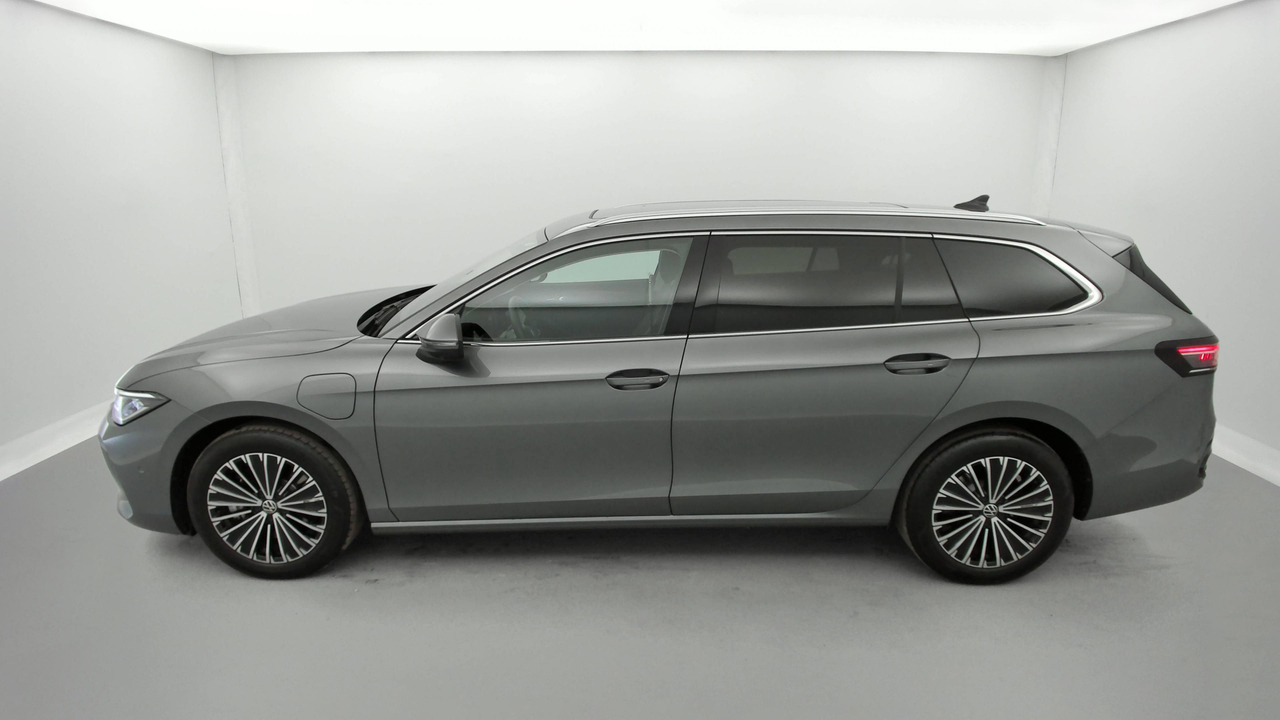 Volkswagen Passat 1.5 eHybrid 204 DSG6 — photo 2