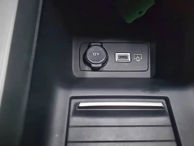 Peugeot 308 phev 180 e-eat8 — photo 26