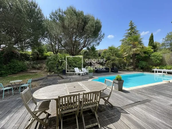 A vendre - Agence Giboire - Maison familiale d'environ 120 m2 - Golf de Cicé Blossac: quartier prisé